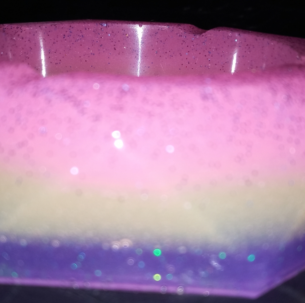 Resin Ashtray - Picture 4 of 4